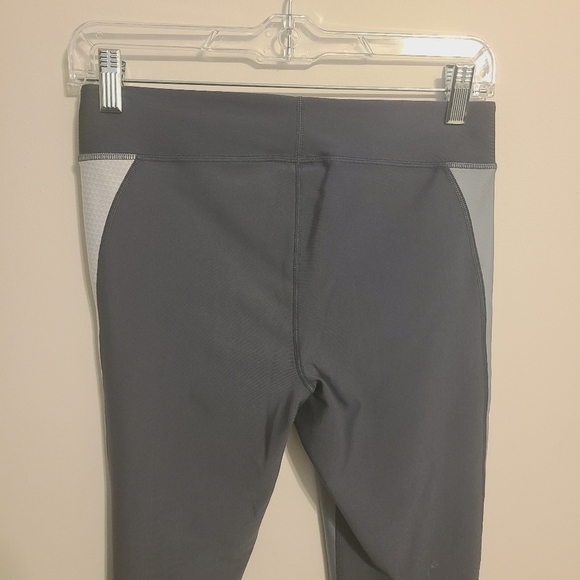 Under Armour | Women's Gray Colorblock Heat Gear Leggings (Size Small) - Picture 8 of 11